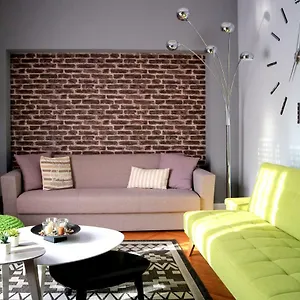 https://hostel-center-travelers.hotelschalkidiki.net